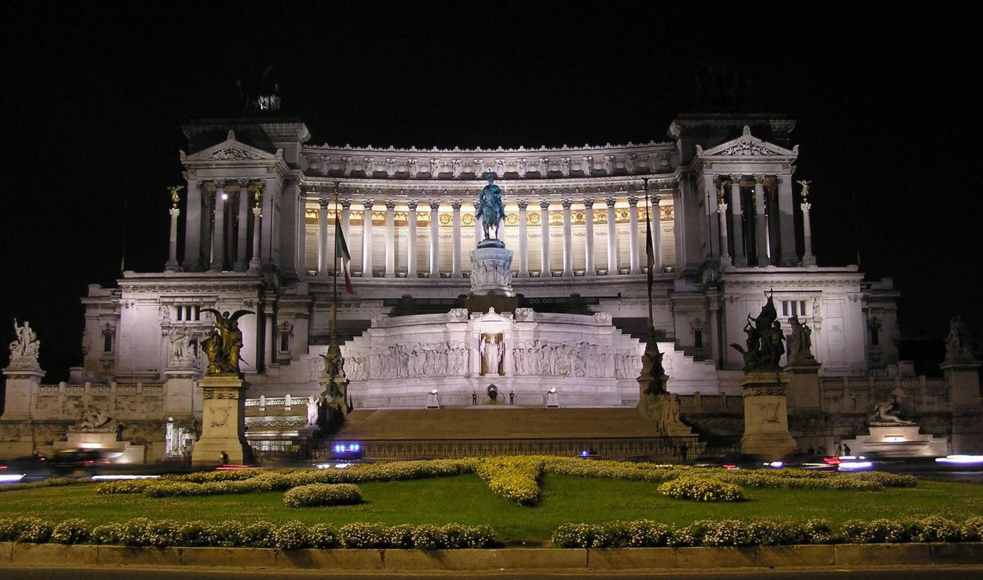 Victor Emmanuel II Monument Looks Amazing At Night