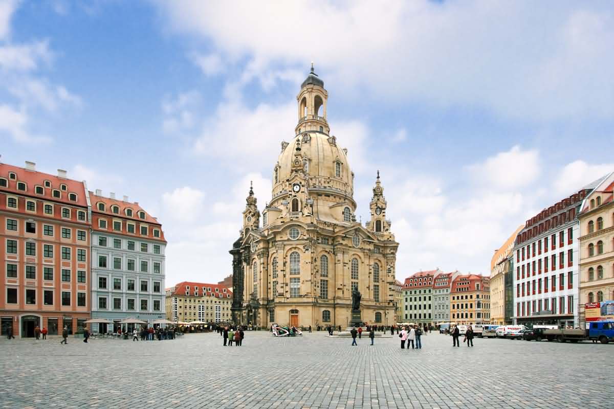 Dresden Frauenkirche view from courtyard