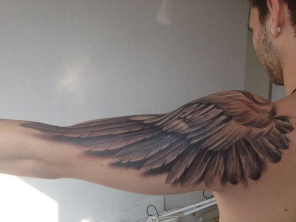 Large Grey Ink 3D Eagle Feathers Tattoo On Shoulder & Arm