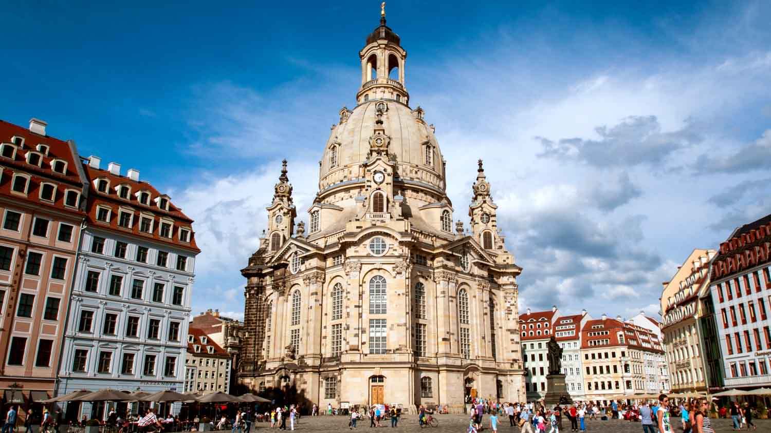 front facade of the Dresden Frauenkirche