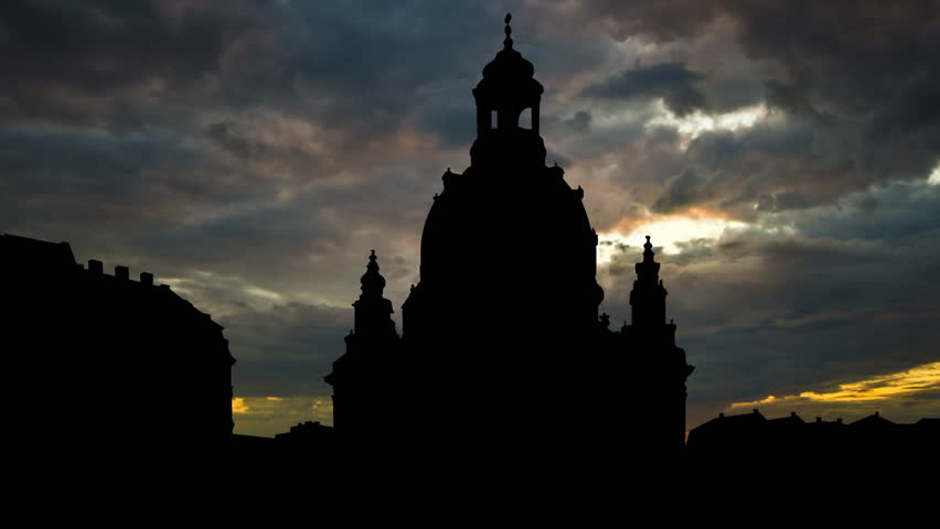 silhouette view of the Dresden Frauenkirche at dusk