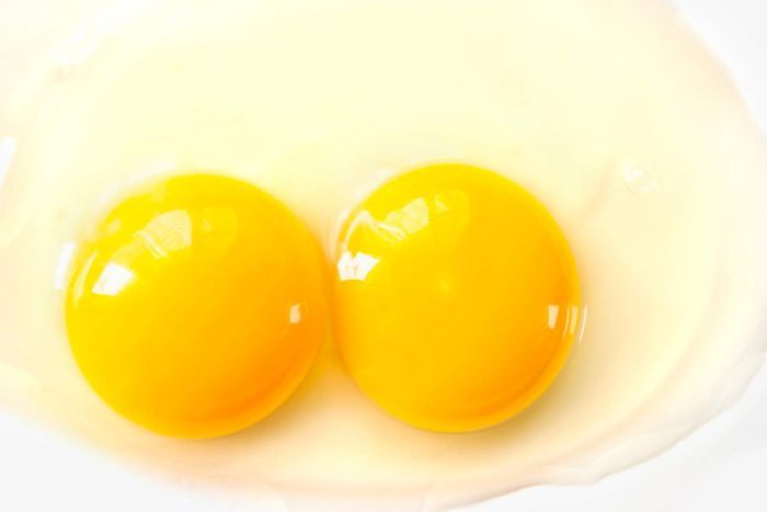 2 Egg Yolks Mask For Hairs
