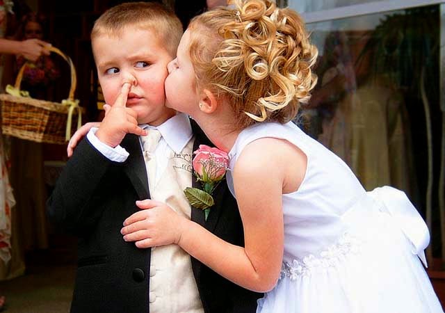 Funny kids wedding picture
