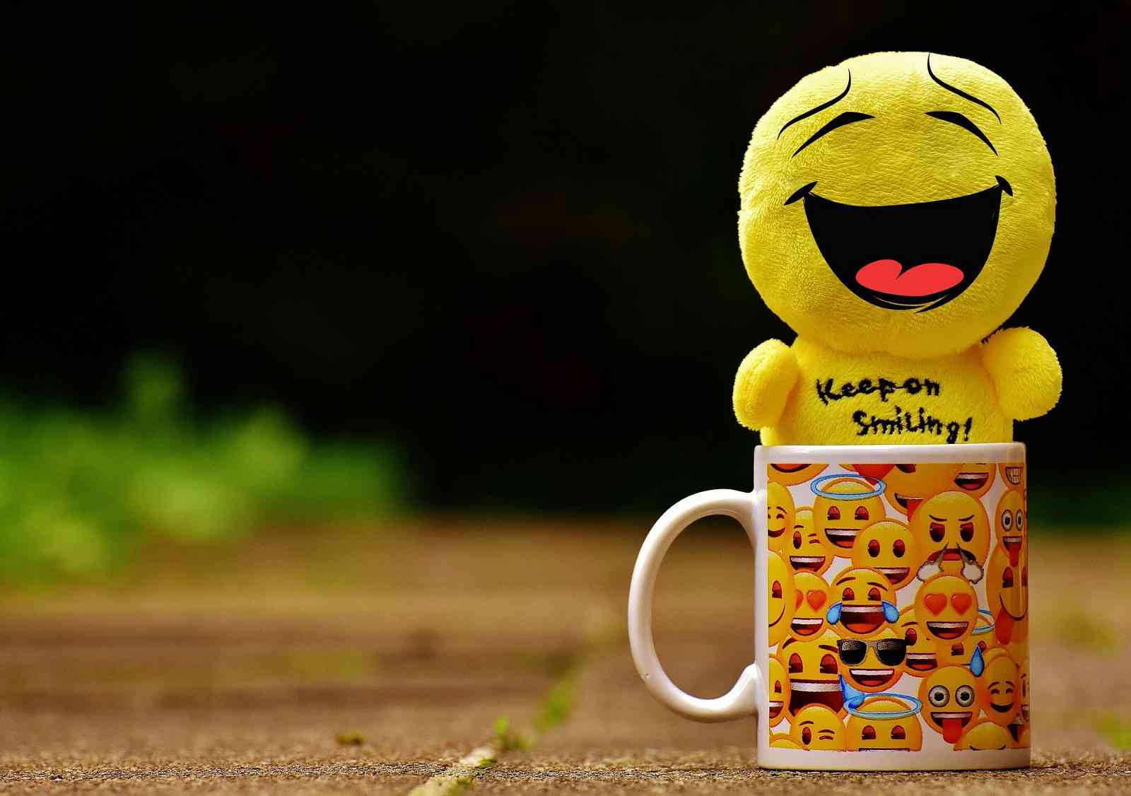 keep smiling its World Laughter Day wallpaper