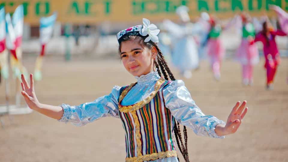 nowruz mubarak parsi girl dancing