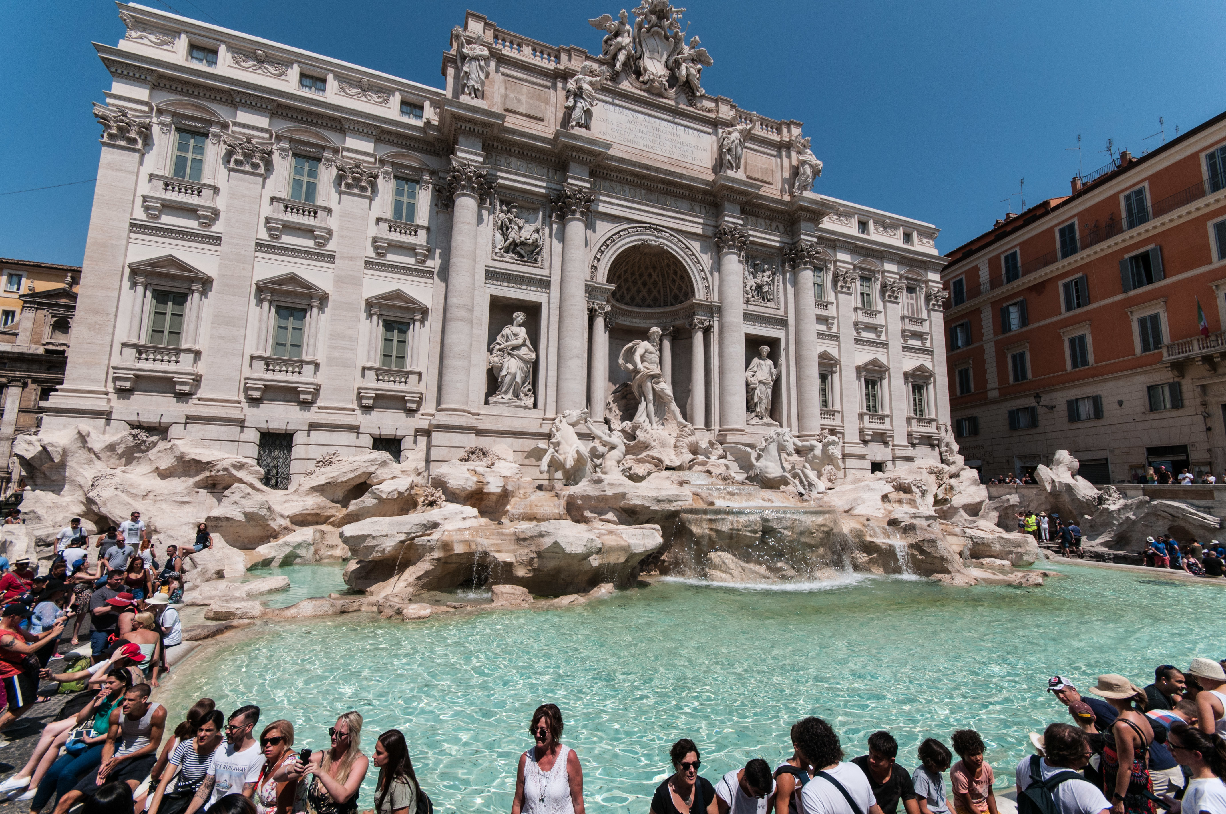 beautiful picture of trevi fountain