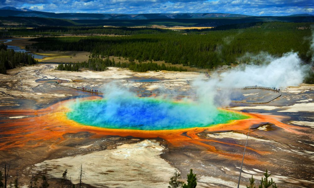 beautiful view of the yellowstone national park