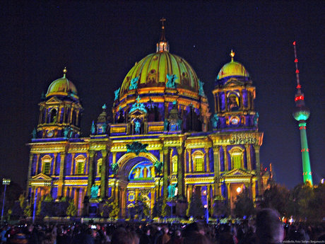 berlin cathedral looks amazing with night lights