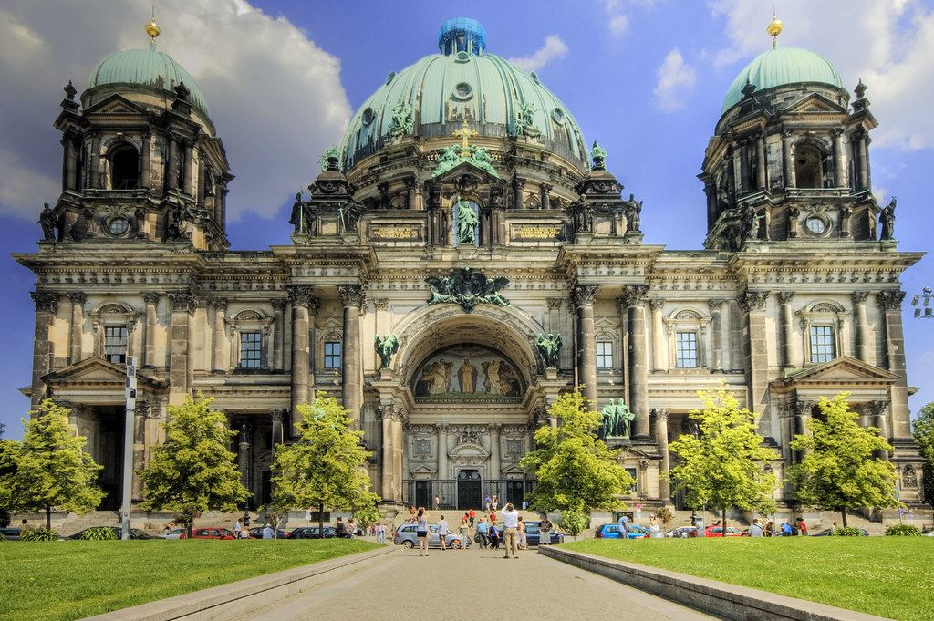 front facade of the berlin cathedral