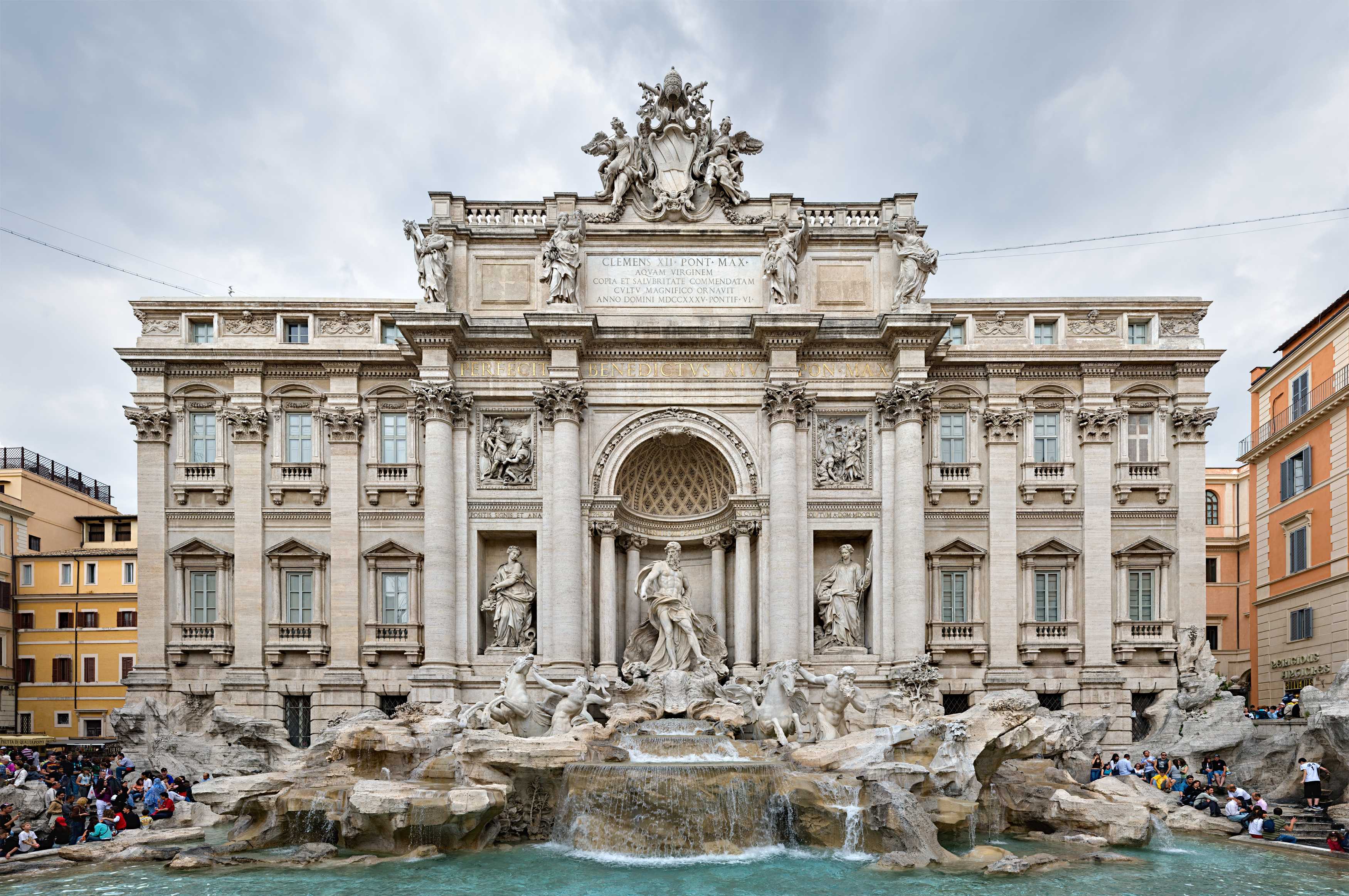 front picture of the Trevi Fountain