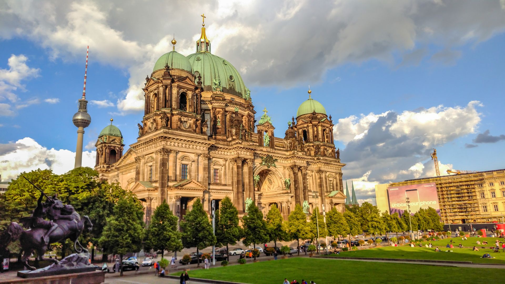 side view of the amazing berlin cathedral