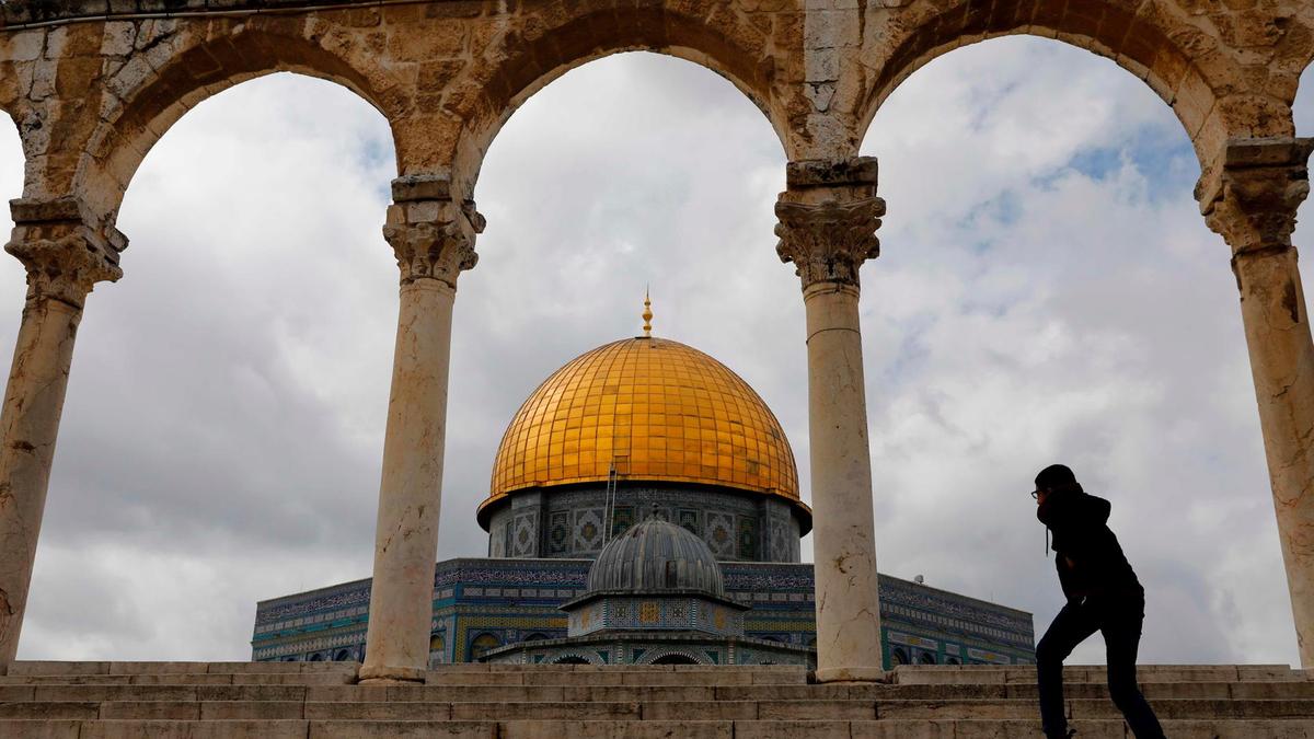 the Al Aqsa Mosque golden dome view