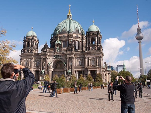 the berlin cathedral beautiful picture