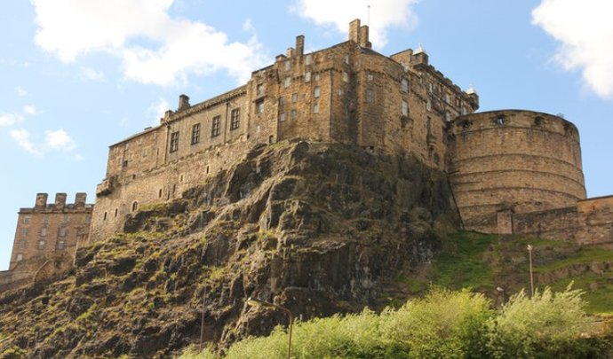 the magnificent Edinburgh Castle picture