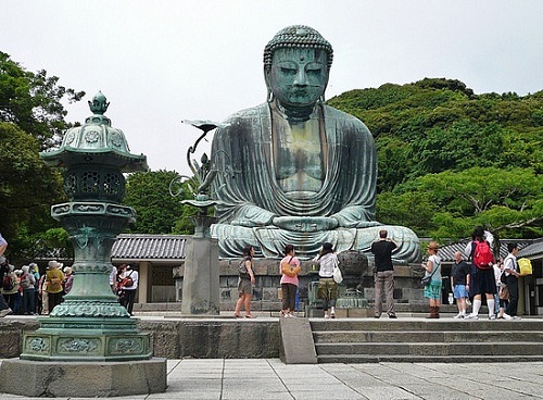 bronze statue of great buddha
