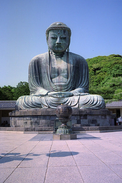 the statue of Great Buddha front view