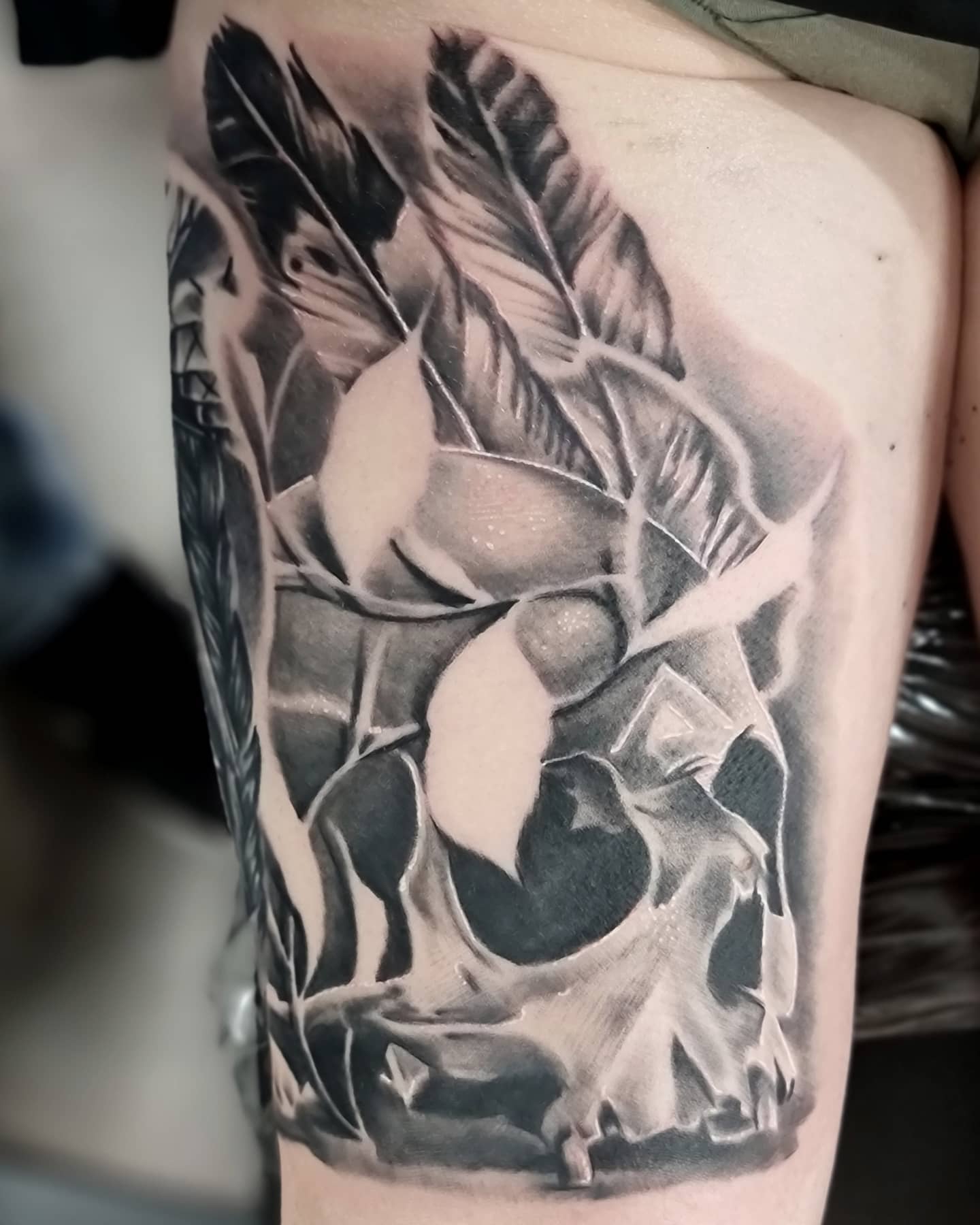 3D Grey-Black Tattoo On Back Of Thigh By Levi Bell